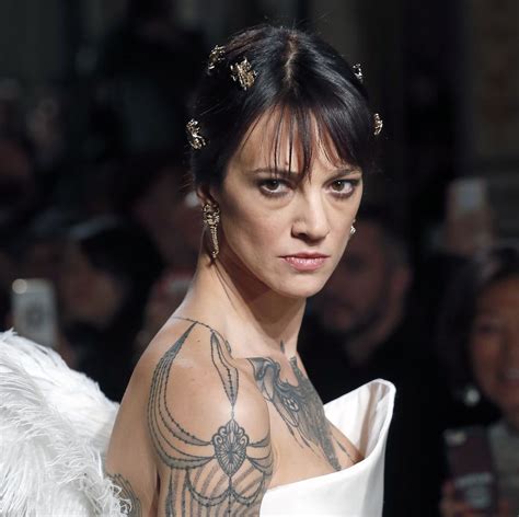 asia argento sexy|Asia Argento foto: nuda, senza veli con un corpo。